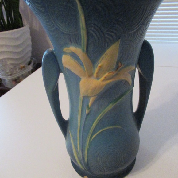 Roseville Zephyr Lily Pottery vase - Picture 3 of 11